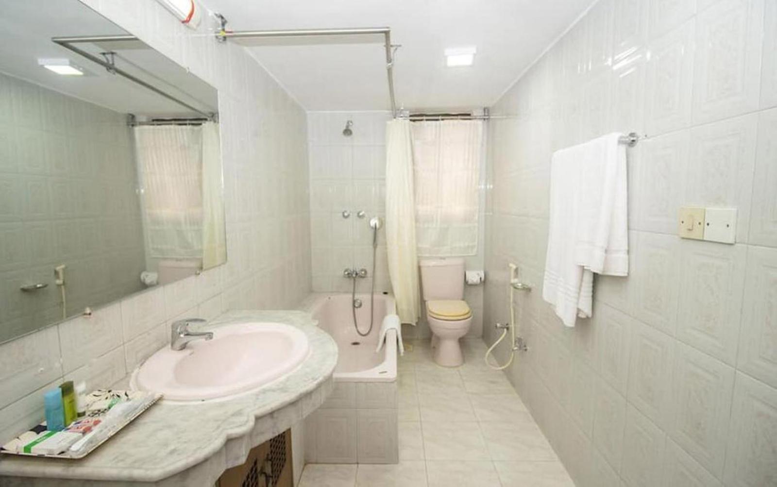 Hotel Suite Palace Baridhara Dhaka Zewnętrze zdjęcie
